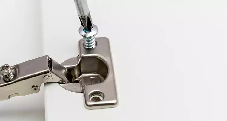 Screen Door Hinge Repair in South Bradenton, FL