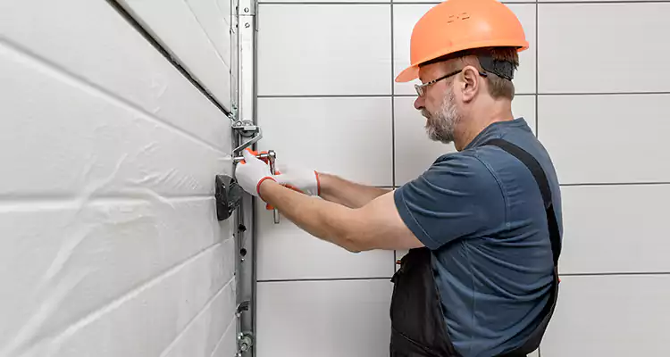 Emergency Garage Door Repair in South Bradenton, FL